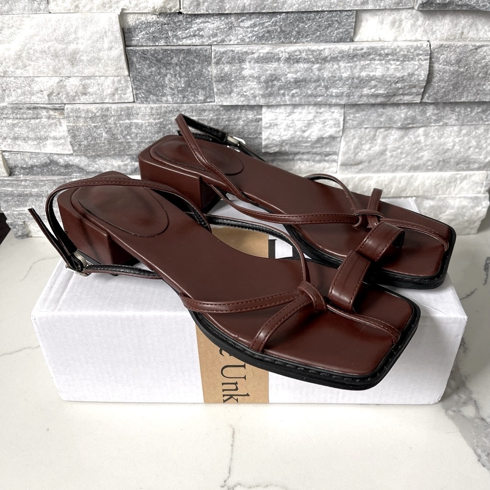 Squared Toe Ring Chestnut Sandals Size 8